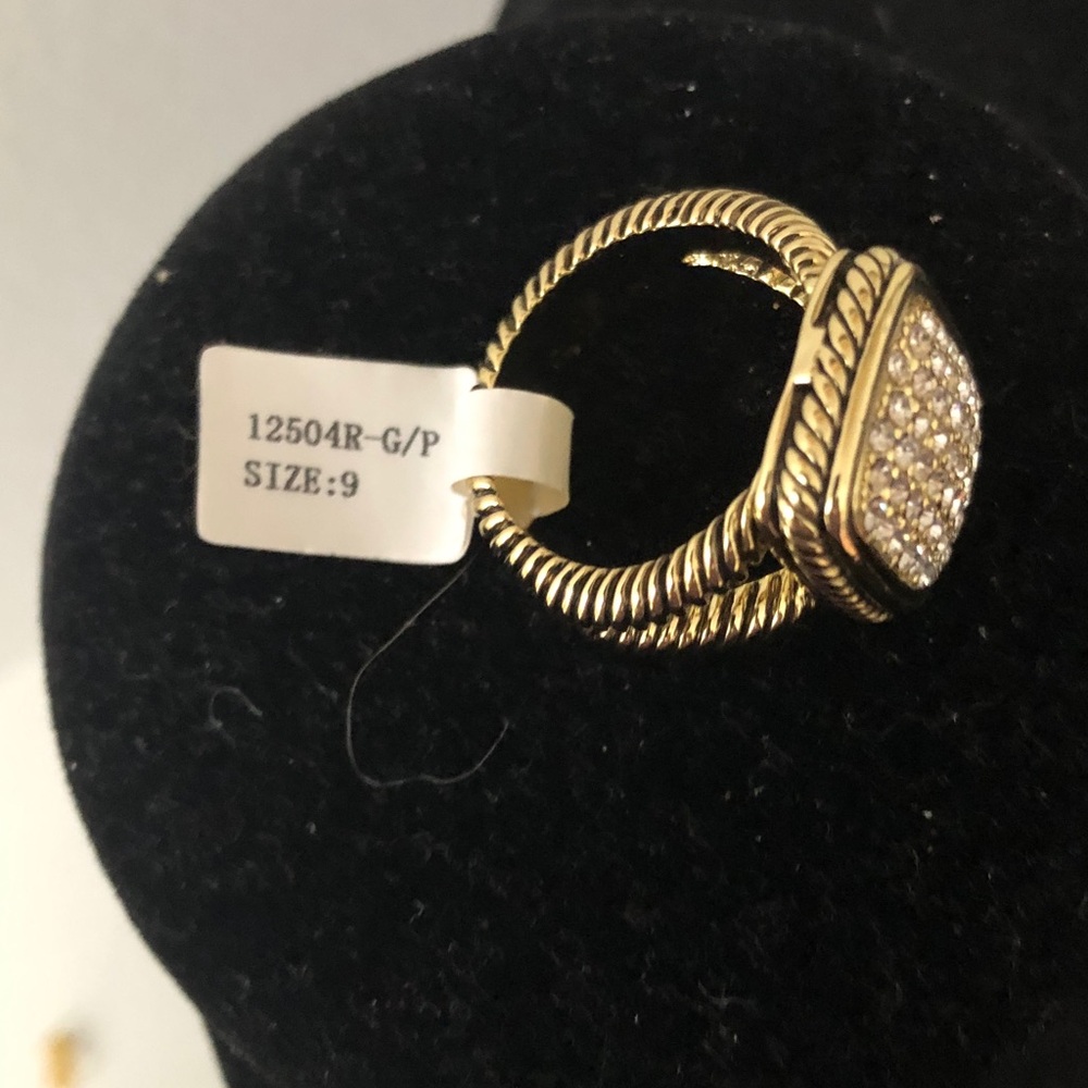 - Gold Sequence Ring - Picture 4 of 7
